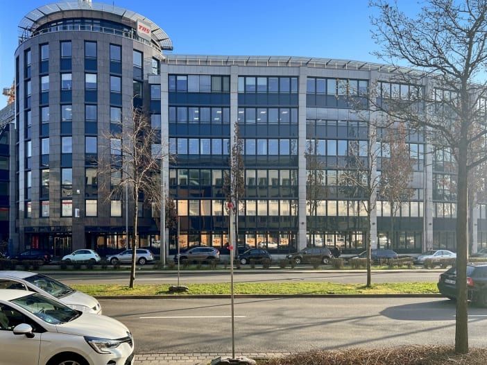 Außenansicht eines modernen Bürogebäudes in Leipzig